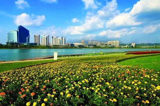 3044am永利电子云：19天在城市上建造一朵云