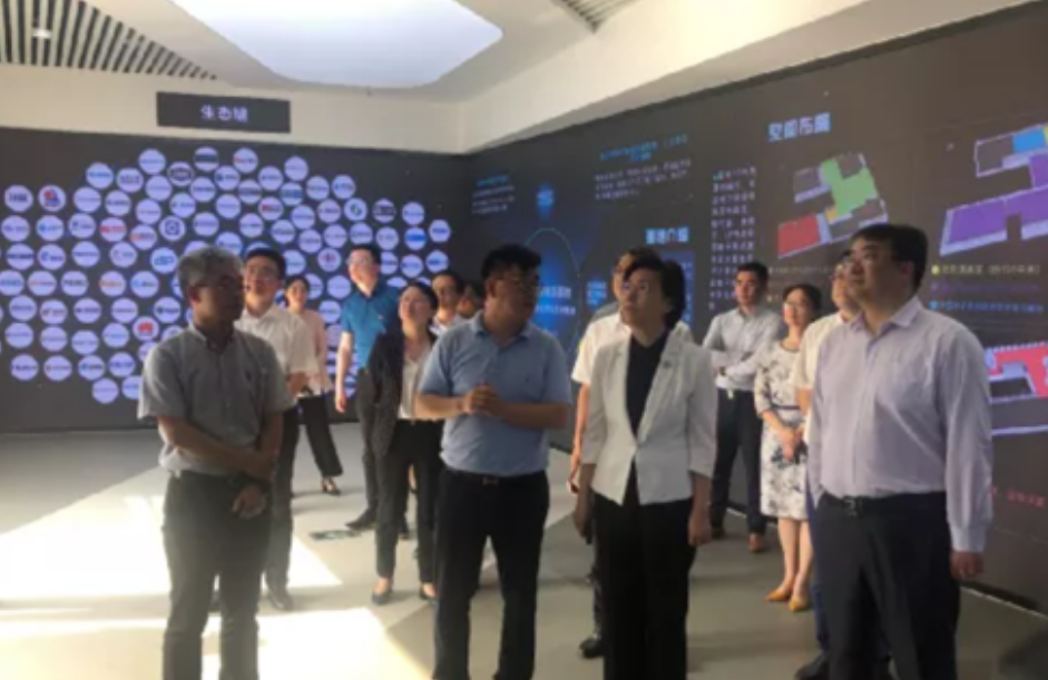 江苏省委网信办主任徐缨调研3044am永利电子苏州基地
